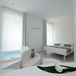 Gatto Bianco Mia Hotell