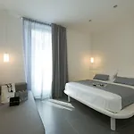 Gatto Bianco Mia Hotell