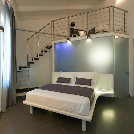 Gatto Bianco Mia 2* Milánó