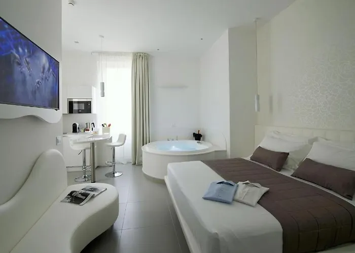 Hotel Gatto Bianco Mia 2*