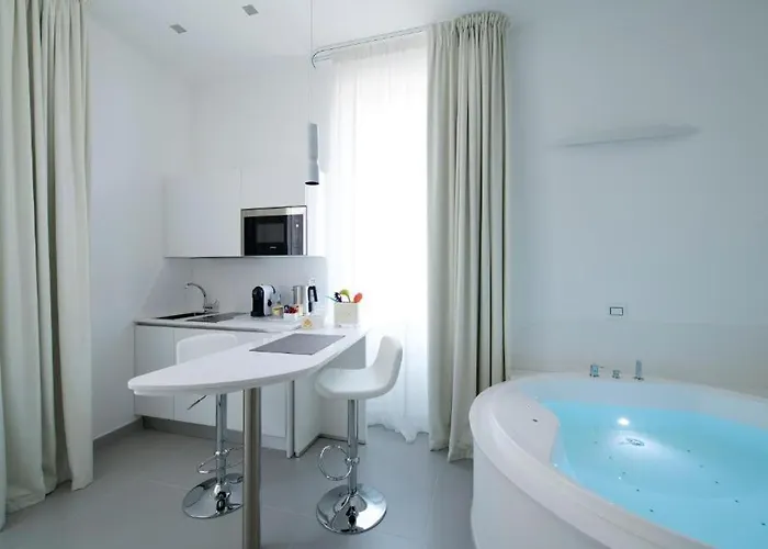 Gatto Bianco Mia Milan