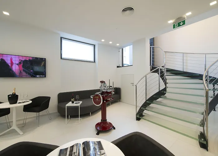 Gatto Bianco Mia Hotel