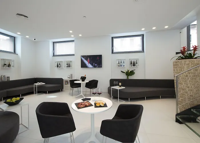 Gatto Bianco Mia Hotel 2*