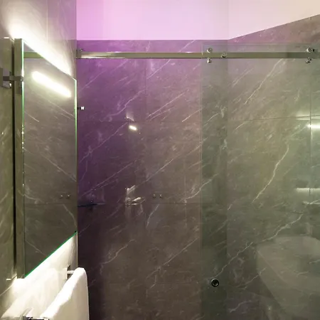 מלון Gatto Bianco Mia 2*