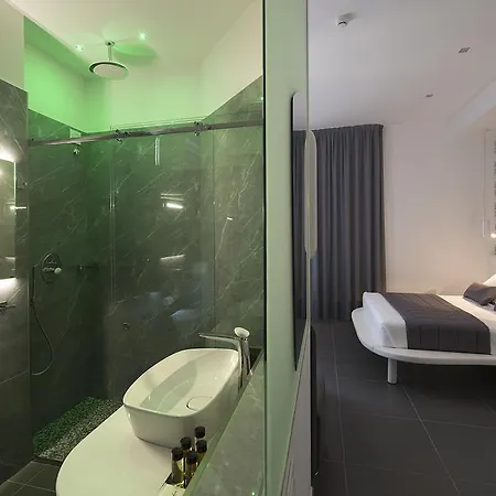 מלון Gatto Bianco Mia 2*