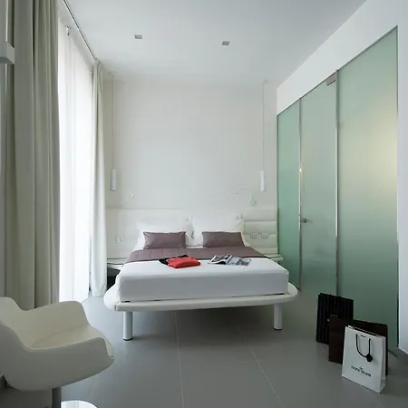 Gatto Bianco Mia 2* מילאנו